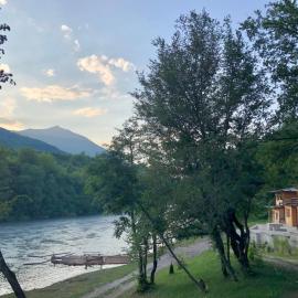 Tara-Rafting and relax on the river, hotel en Foča