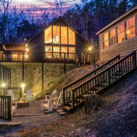 Luxury 6Bed Cabin Hot Tub Game House and Fire Pit
