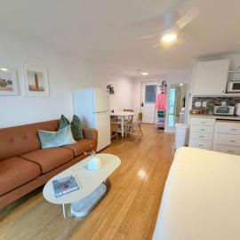 Surfside - Boutique Studio Condo with Pool