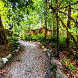 Camp Hideaway - Dog friendly and River Beach, hotel Darrington városában
