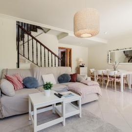 Retiro Pinar - Family Home with Patio, hotelli kohteessa Grao de Castellón