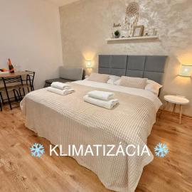 Apartmány ZELENÝ DOM, hotel in Podhájska