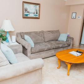 NEW Desert Bloom Hideaway, hotell sihtkohas Green Valley