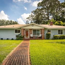 7 Mi to St Simons Island! Modern Group Getaway, hotel v destinaci Brunswick