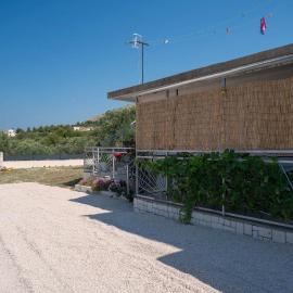 Kuća za odmor-Sunny side, hotel u gradu Grebaštica
