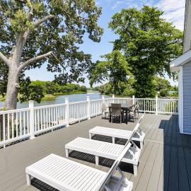 Modern Waterfront Home w/ Dock & Views in Deale, hotel en Deale