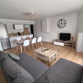 Maison avec jardin et terrasse, hotel in Saint-Rambert-dʼAlbon