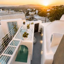 Noir Cave Villa - Private Jacuzzi & Sunset Terrace, hotel di Pyrgos