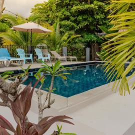 Rooms & Pool Macaws, hotel a Uvita