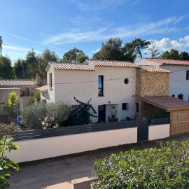 Villa PORTO-VECCHIO، فندق في Lecci