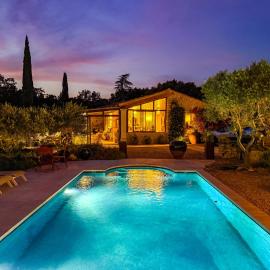 Mas provençal avec piscine à 10 minutes à pieds du village de Gordes