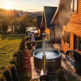 Osada Zawóz domki z balią jacuzzi i sauną nad Jeziorem Solińskim, hotel di Zawóz