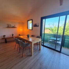 View Geneva Lake, private residence, swimming pool, hotelli kohteessa Messery