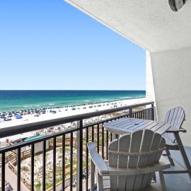 6th Floor Condo On-site restaurant & bar Splash pad w pool