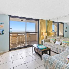 Gorgeous condo w on-site pool & splash pad - near shops and dining