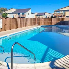 Walk to Beach: Ocean City Condo w/ Private Patio, hotel i Ocean City
