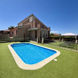 CASA NARDO ALOJAMIENTO RURAL, hotel en Argés
