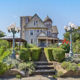 1895 Victorian Home on Historic Walnut Street, hotel en Springfield