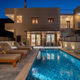 Irisma II Luxury Villa with private pool with 2 bedrooms 2 bathrooms, hotell sihtkohas Archanes