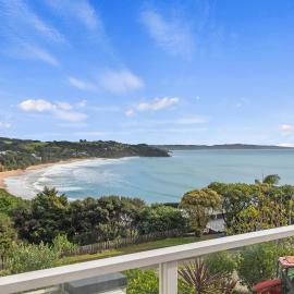 Spa and Surf Retreat - Langs Beach Holiday Home, hotel a Langs Beach