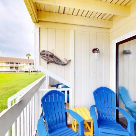 Dog-friendly charming beach condo with pool hot tub sauna deck & water access