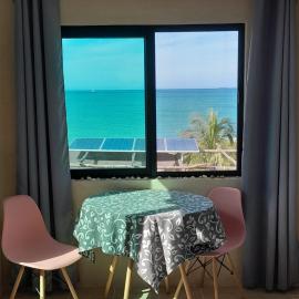 Third floor with beautiful beach views!, hotel Chelemben