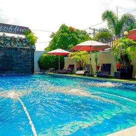 Villa Esmeralda Bryan's Resort Hotel and Restaurant, hotel v destinácii Palayan City