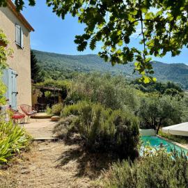 Mas Proti Maison vue incroyable sur le Ventoux, Hotel in Plaisians