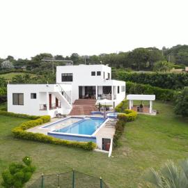 Summer House Villa en Condominio privado La Mesa Cundinamarca