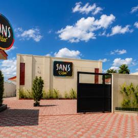 SANS Vibes Grand Surya Jember Mini Zoo, hotel in Panti