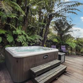Champagne Tui - Moetapu Bay Holiday Home, hotel a Ohingaroa