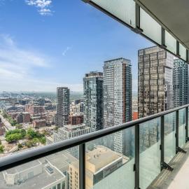 Classic Toronto Skyline Suite - Self Check in, hotel in Toronto