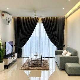 KLIA Luma Loft Homestay-Near KLIA & Sepang Circuit-3BR fully Aircond-Balcony-Fast WiFi-Netflix-2 Free Parking