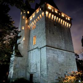 Donjon de Saintines - gîte 6 adultes 3 enfants - monument historique, hotel in Saintines