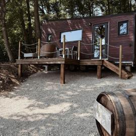La Cabane de Gus - Tiny House Insolite au cœur des Vignes de Champagne - Vue Panoramique - 1h30 de Paris, hotel in La Neuville-aux-Larris