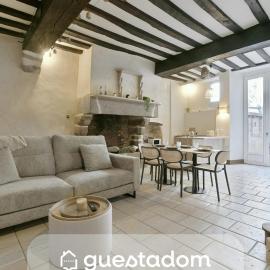 Le Mazagran - Wifi - Terrasse - Centre, hotel in Laval