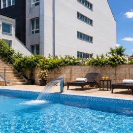 Prezident Hotel Novi Sad - Outdoor Pool & Spa, хотел в Нови Сад