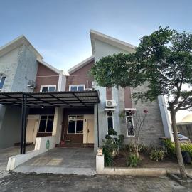 El House by Galareka - Cozy House with 4BR in Solo, hotell i Karanganyar