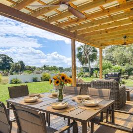 Seminole Home, Fully Stocked for Longer Stays