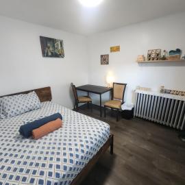 Affordable Quiet Private Room - 10-min Walk to Subway