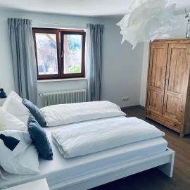 Hazel Apartment mit Bergblick, Garten & Sauna