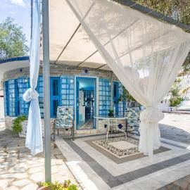 Paco's Resort Superior Villa 6، فندق في Oziás