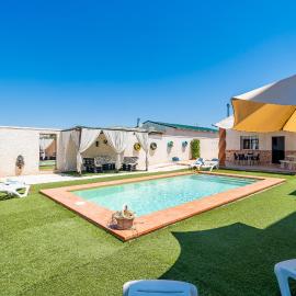 Casa Rural Lola - Lantejuela, hotel in La Lantejuela