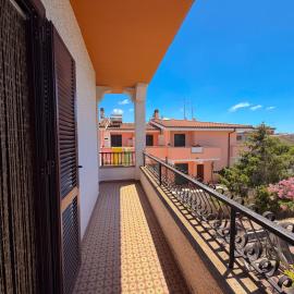 MIZI APARTMENT - Spacious independent residence with terrace and parking, 4 minutes from the beach and 100 m from Lavinio train station, with hourly connections to Rome, Anzio and Nettuno - Lavinio Stazione