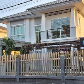 The Plant Light Thiwanon, hotel i Ban Lat Lum Kaeo (1)
