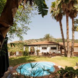 Cortijo Santa Cruz、アルムニェーカルのホテル