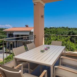 Mari Holiday Apartment Dorizata, hotel a Dhorizáta