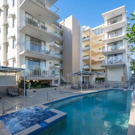 The Palm Studio -OVR Caloundra, hotel in Caloundra