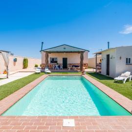 Casa Rural Rafael, hotel in La Lantejuela