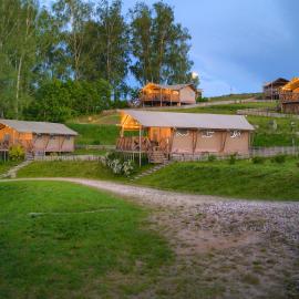 "Wioska Wakacyjna Glamila" Mazury, nad jeziorem, podgrzewany basen, Glamping i domki rodzinne, hotell sihtkohas Sterławki Wielkie